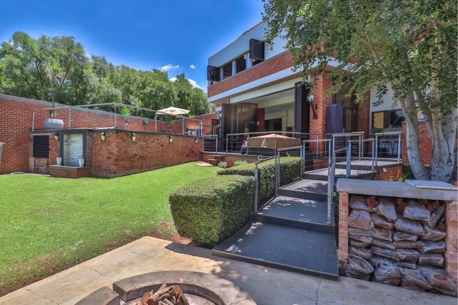 5 Bedroom Property for Sale in Xanadu Eco Park North West